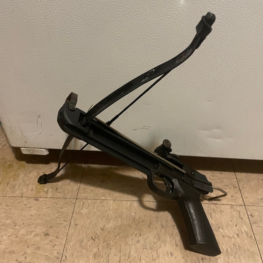 VINTAGE MAAN CHANG CROSSBOW PISTOL